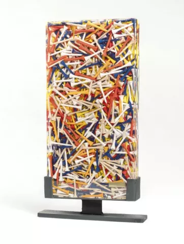 Sculpture en résine "golf tees" signé Arman Fernandez exemplaire n° 14/20