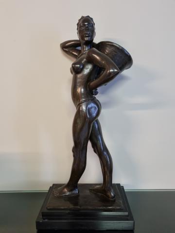 Sculpture en bronze "femme au panier"