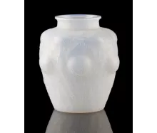 Vase en verre maté à décor de chardons signé sous la base R. Lalique et numéroté 979
