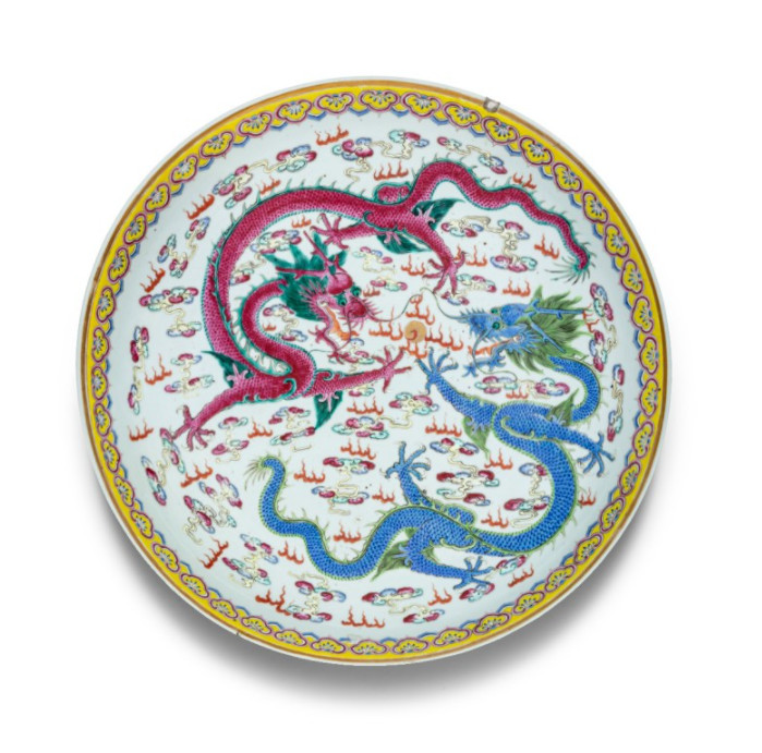 Grand plat rond en porcelaine chinoise de la famille rose de marque et époque Guangxu